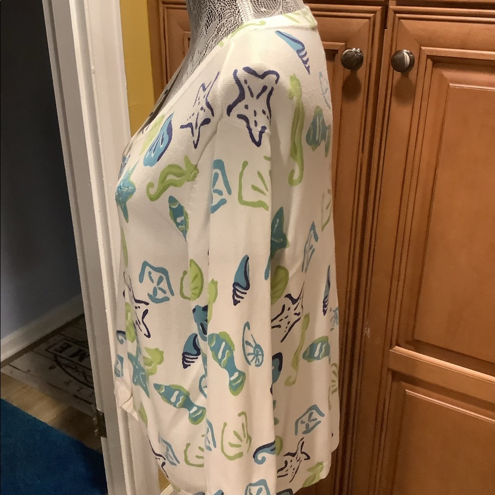 V NECK AQUA/LIME PATTERN ON WHITE BACKGROUND - Picture 4 of 4